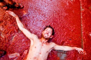 tomatina-festival-spain-bunyol-tomatoe-fight-12