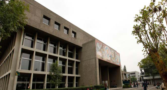 Fachada de la biblioteca de la UAM, campus Iztapalapa